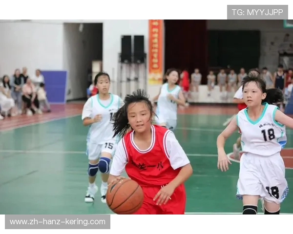 围绕篮球明星成长历程全面探秘其辉煌赛场与幕后奋斗传奇故事篇章