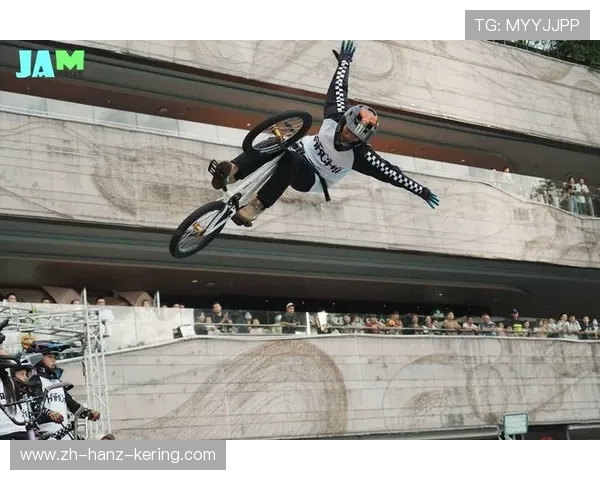 北京滑板队在极限运动联赛中的默契配合与精彩表现分析