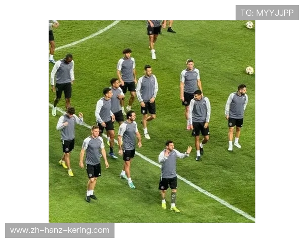 围绕足球明星成长历程与场内外影响力的深度观察与精彩解析全面展示 围绕足球明星成长历程与场内外影响力的深度观察与精彩解析全面展示